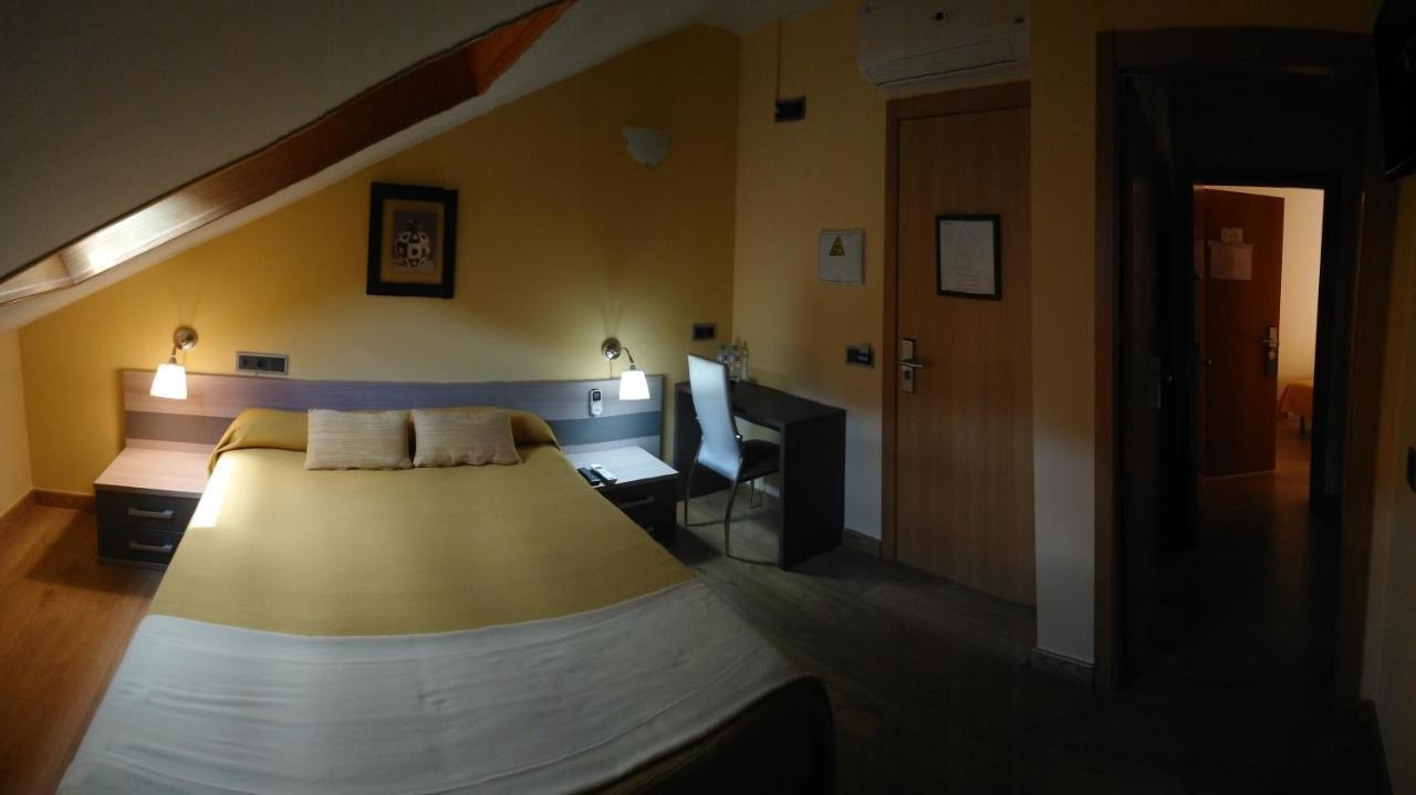 Hostal Dona Juana Ávila Екстериор снимка