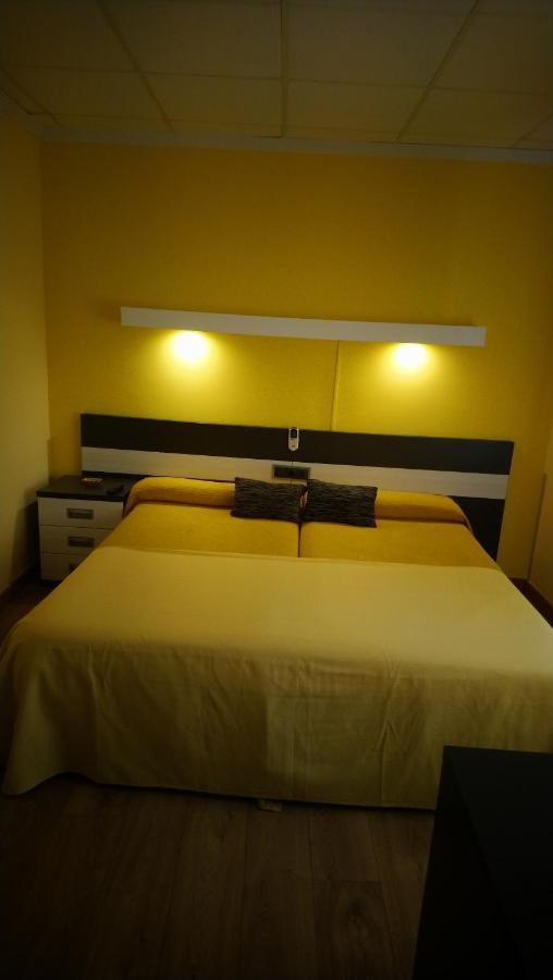 Hostal Dona Juana Ávila Екстериор снимка